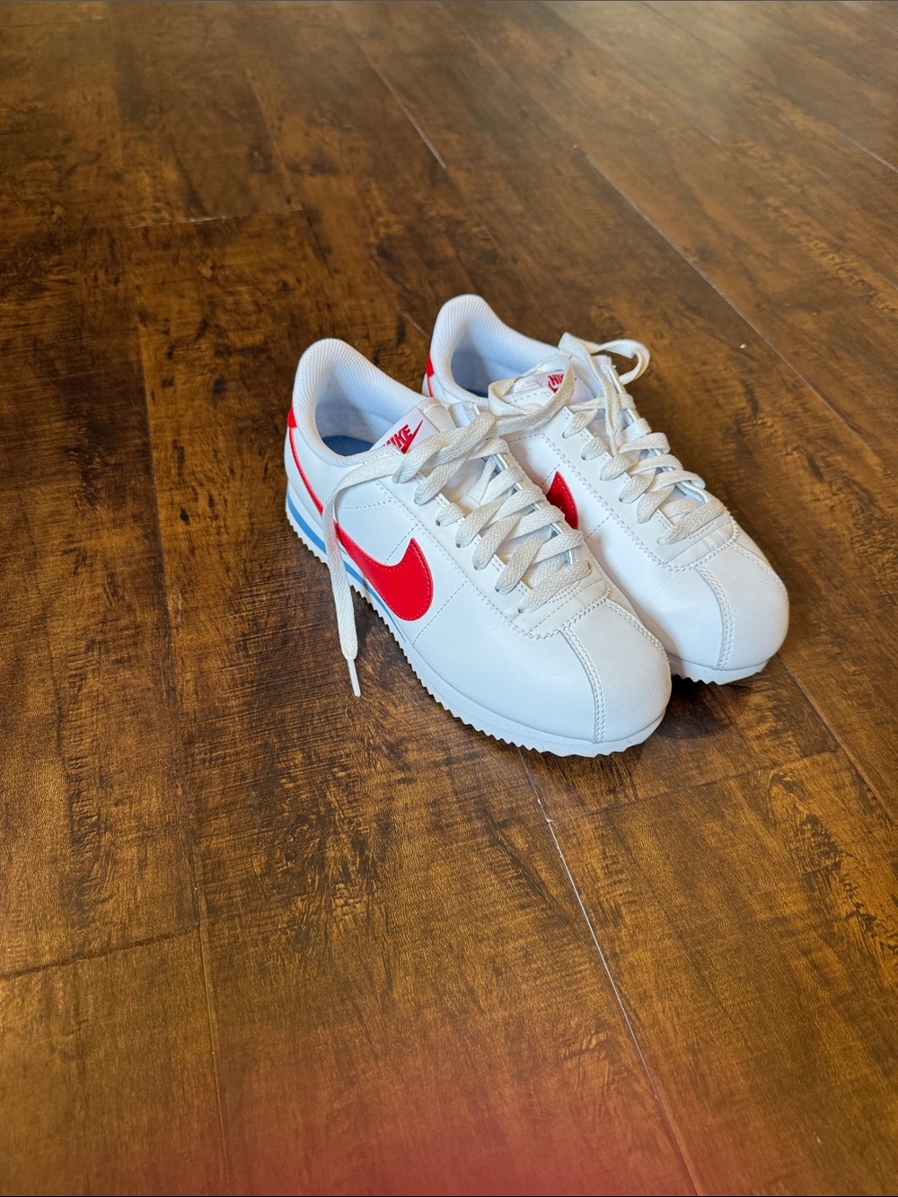 Nike women White Sneakers with Red Swoosh sz7